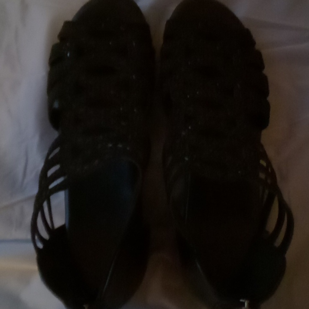 All black sandals for you young girls and women, easy wear casual.